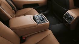 Lexus LS 460 (2013) - podłokietnik tylny