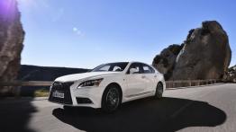 Lexus LS 600h F-Sport (2013) - lewy bok