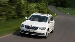Skoda Superb II Kombi Facelifting (2013) - widok z przodu