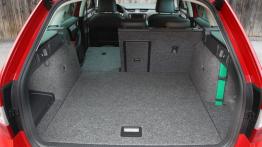 Skoda Octavia III Kombi TSI (2013) - tylna kanapa złożona, widok z bagażnika