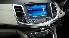 Holden VF Commodore Calais V Concept (2013) - radio/cd/panel lcd