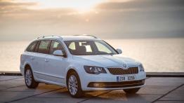Skoda Superb II Kombi Facelifting (2013) - widok z przodu