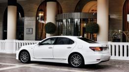 Lexus LS 600h F-Sport (2013) - lewy bok
