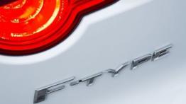 Jaguar F-Type V6 Polaris White (2013) - lewy tylny reflektor - włączony