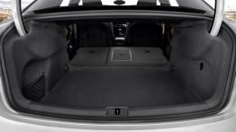 Audi A3 III Limousine (sedan 2013) - tylna kanapa złożona, widok z bagażnika
