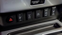 Nissan Titan 2013 - konsola środkowa