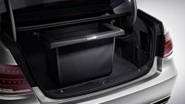 Mercedes klasy E (W212) sedan 2013 - bagażnik, akcesoria