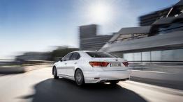 Lexus LS 600h F-Sport (2013) - widok z tyłu
