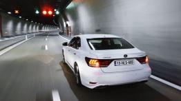 Lexus LS 600h F-Sport (2013) - widok z tyłu