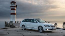 Skoda Superb II Kombi Facelifting (2013) - prawy bok