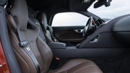 Jaguar F-Type V6S Italian Racing Red - widok ogólny wnętrza z przodu