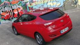 Hyundai i30 II Hatchback 3d (2013) - widok z tyłu