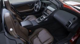 Jaguar F-Type V6S Italian Racing Red - widok ogólny wnętrza z przodu