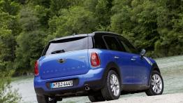 Mini Cooper Countryman ALL4 (2013) - widok z tyłu