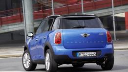 Mini Cooper Countryman ALL4 (2013) - widok z tyłu