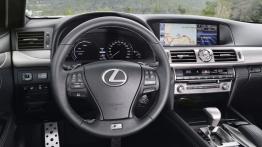 Lexus LS 600h F-Sport (2013) - kokpit