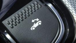 Jaguar F-Type V6S Italian Racing Red - tunel środkowy między fotelami