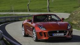 Jaguar F-Type V6S Italian Racing Red - widok z przodu