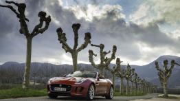 Jaguar F-Type V6S Italian Racing Red - widok z przodu