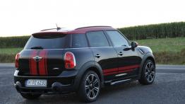 Mini Countryman John Cooper Works Facelifting - widok z tyłu