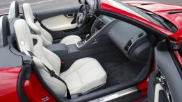 Jaguar F-Type V8S Salsa Red - widok ogólny wnętrza z przodu