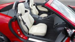 Jaguar F-Type V8S Salsa Red - widok ogólny wnętrza z przodu