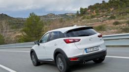 Mazda CX-3 SKYACTIV-G (2015) - widok z tyłu