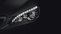 Peugeot 308 II (2014) - lewy przedni reflektor - włączony