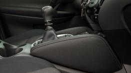 Nissan Qashqai II dCi (2014) - tunel środkowy między fotelami