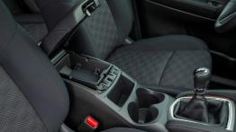 Nissan Qashqai II dCi (2014) - tunel środkowy między fotelami