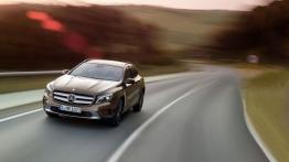 Mercedes GLA 220 CDI 4MATIC (2014) - widok z przodu