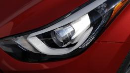 Hyundai Elantra Sedan Sport (2014) - lewy przedni reflektor - wyłączony