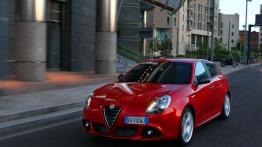 Alfa Romeo Giulietta Quadrifoglio Verde 2014 - widok z przodu
