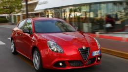 Alfa Romeo Giulietta Quadrifoglio Verde 2014 - widok z przodu