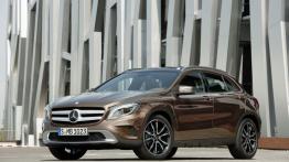 Mercedes GLA 220 CDI 4MATIC (2014) - widok z przodu