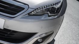 Peugeot 308 II (2014) - zderzak przedni