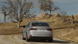 Lexus IS III 350 F-Sport (2014) - widok z tyłu