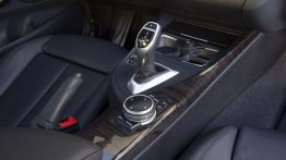 BMW M235i Coupe (2014) - tunel środkowy między fotelami