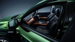 Honda Vezel Hybrid (2014) - widok ogólny wnętrza z przodu