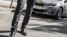 Peugeot 308 II (2014) - przód - inne ujęcie