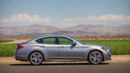 Infiniti Q70 (2014) - prawy bok