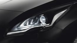 Peugeot 3008 Facelifting (2014) - lewy przedni reflektor - włączony