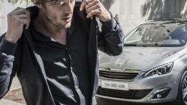 Peugeot 308 II (2014) - przód - inne ujęcie