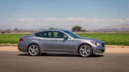 Infiniti Q70 (2014) - prawy bok