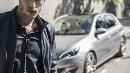 Peugeot 308 II (2014) - przód - inne ujęcie