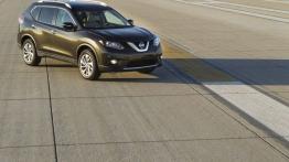 Nissan Rogue 2014 - widok z przodu