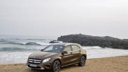 Mercedes GLA 220 CDI 4MATIC (2014) - lewy bok