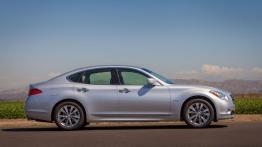 Infiniti Q70 (2014) - prawy bok