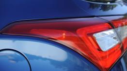 Hyundai Elantra GT (2014) - lewy tylny reflektor - włączony