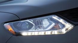 Nissan Rogue 2014 - prawy przedni reflektor - włączony